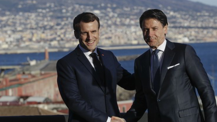 Ue, Conte: Affiliamo le armi. E vede Macron. Fico: Mes? Se ne parlerà poi