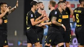 Serie A, l’Inter batte la Spal e tallona la Juve