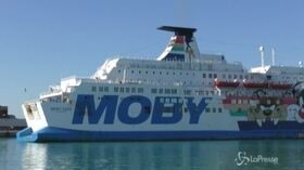 Porto Empedocle, 11 migranti guariti dal Covid sbarcano dalla Moby Zazà