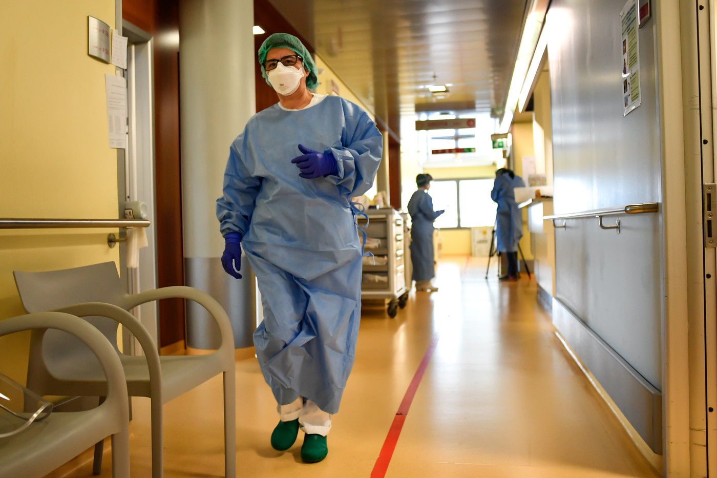 Coronavirus, stabili i contagi in Italia: cala il numero dei morti