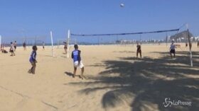 Coronavirus, Rio de Janeiro: si allentano le misure, torna il foot-volley in spiaggia