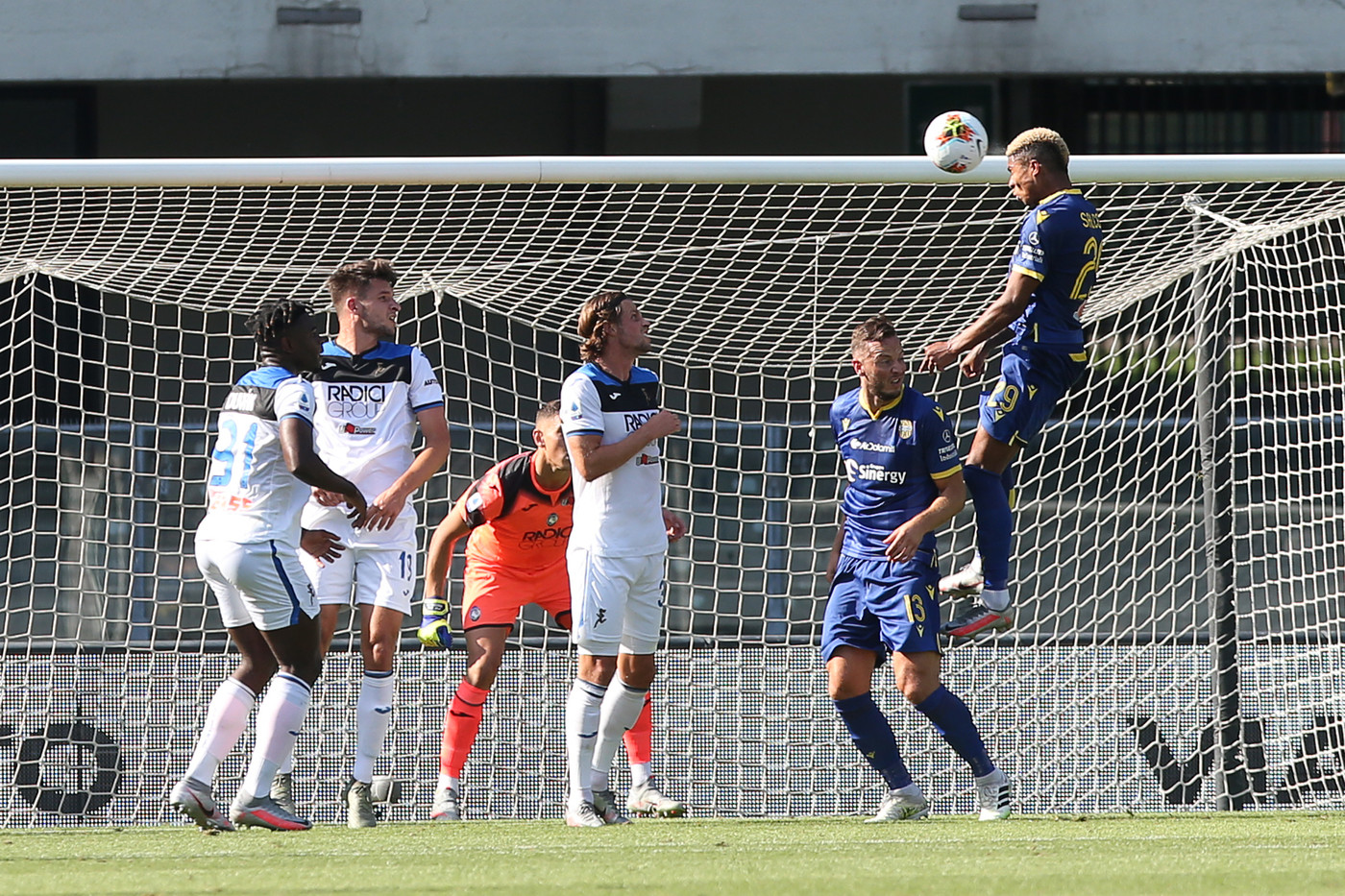 Serie A, il Verona ferma l’Atalanta sul pari