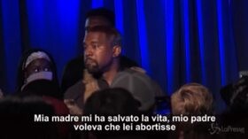 Kanye West nel primo comizio scoppia a piangere