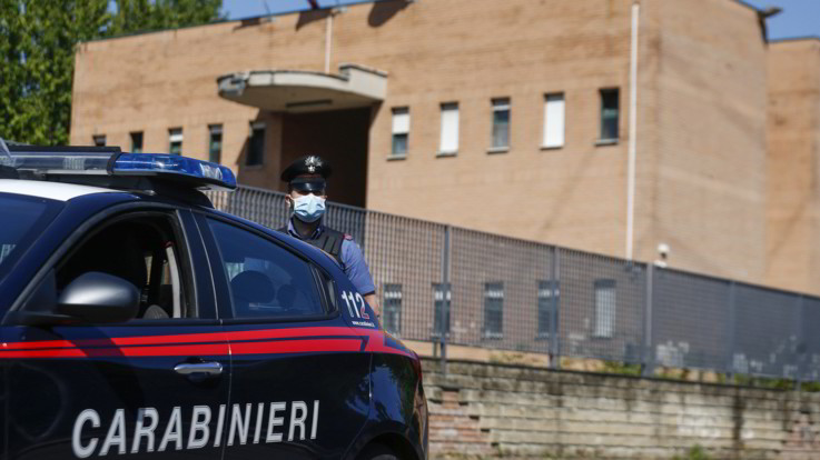 Spaccio, torture ed estorsioni: arrestati 6 carabinieri