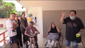 Napoli, disabili prigionieri in casa: “Non abbiamo vie di fuga, equivale a tentato omicidio”