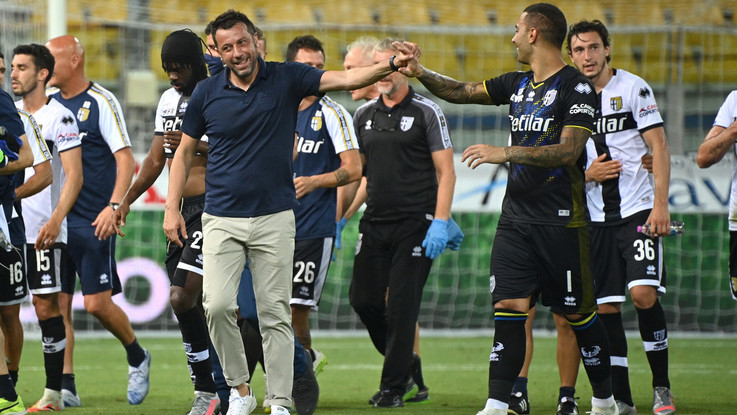 Calcio, resa del Napoli a Parma. Ducali salvi, decidono tre rigori