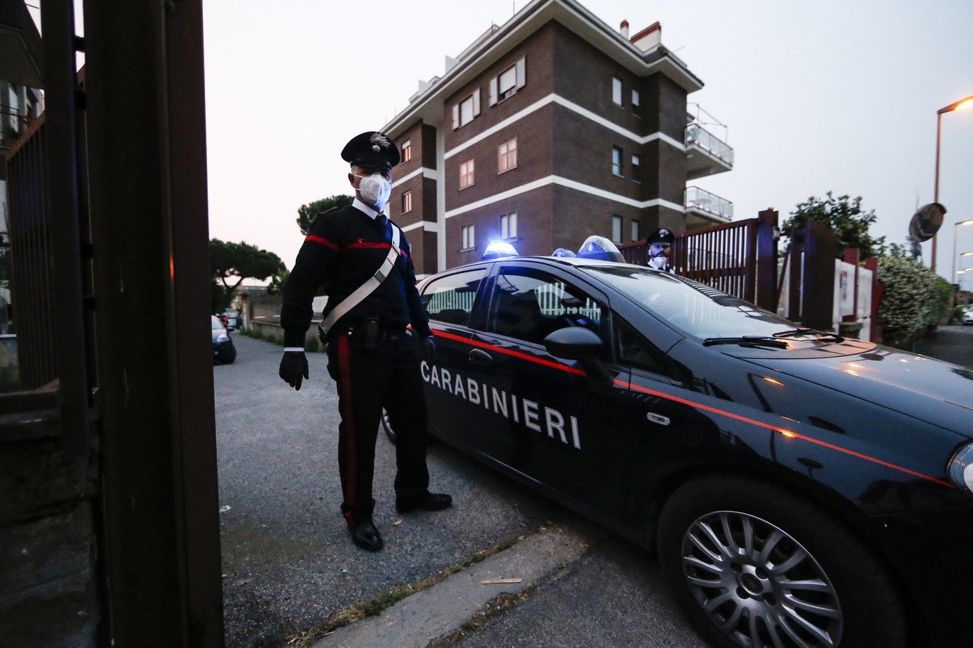 Piacenza, carabinieri arrestati: anche un’orgia nell’ufficio del comandante