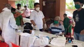 India: nuovo record di casi giornalieri, tamponi per le strade di Mumbai