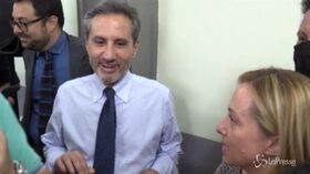 Napoli, Meloni scherza con Caldoro: “Se De Luca è lo Sceriffo tu sei Robin Hood”