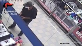 Cormano, panico nel supermercato: le immagini della rapina