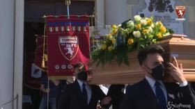 Calcio, Torino: I funerali di Vatta, l’addio al Mago granata