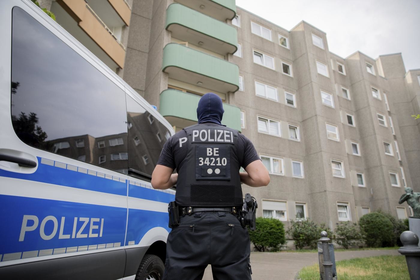 Germania, auto travolge la folla a Berlino: almeno 7 feriti, 3 gravi
