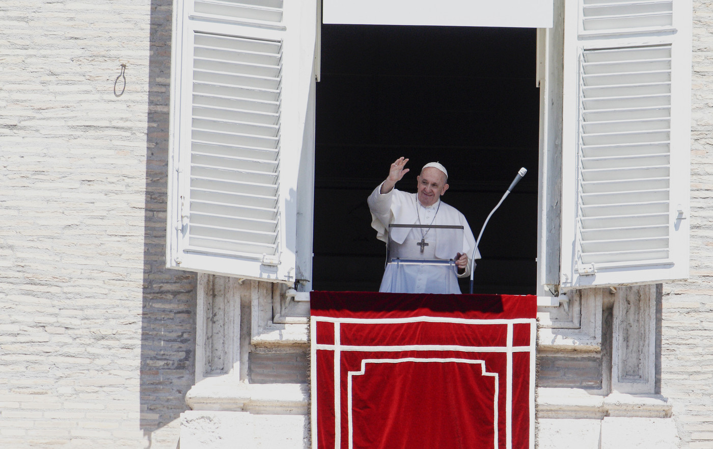 Coronavirus, Papa Francesco: “Non lasciate soli gli anziani”