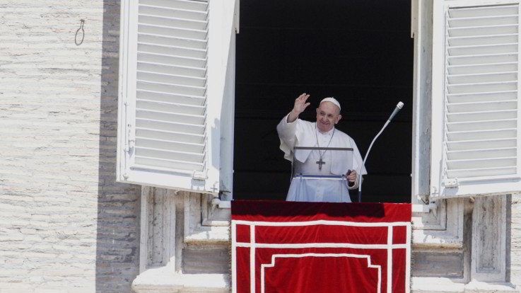Coronavirus, Papa Francesco: "Non lasciate soli gli anziani"