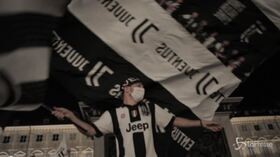 Juventus campione: il coronavirus spegne la festa dei tifosi, Piazza San Carlo è semi deserta