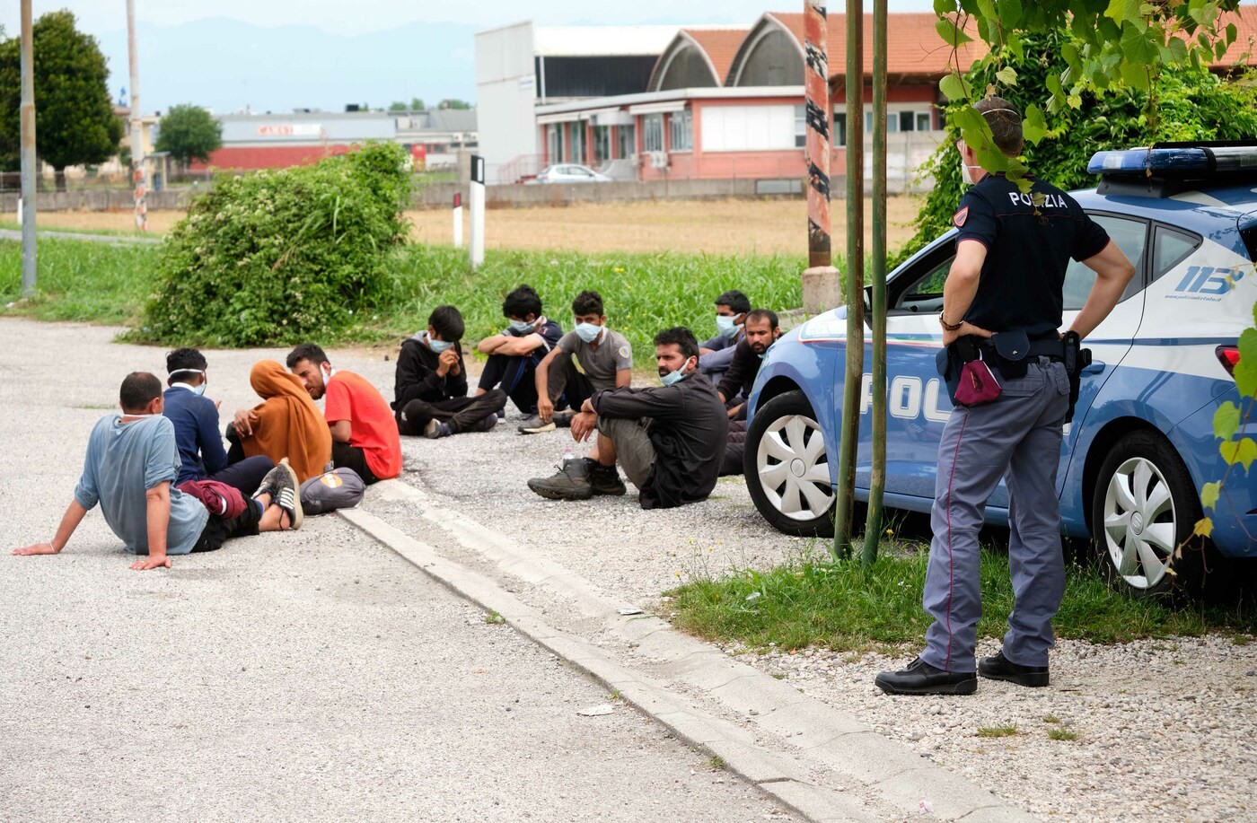 Migranti, a Caltanissetta presi 118 in fuga: proseguono le ricerche