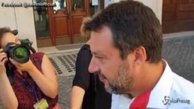 Migranti, Salvini: “Governo di incompetenti, serve chiudere i porti non mandare esercito”