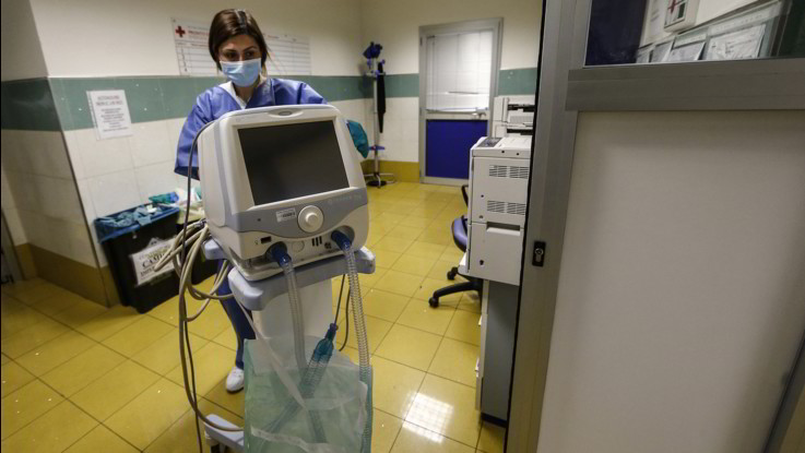 Aumentano contagi e decessi da covid