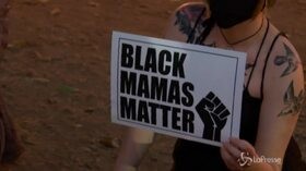 Usa, a Portland si torna a manifestare davanti al tribunale