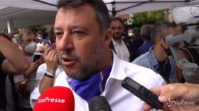Divisioni nella Lega con la base del Nord, Salvini infastidito non risponde ai giornalisti