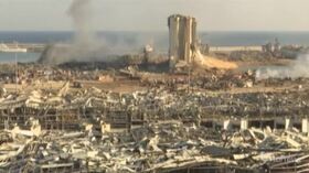 Beirut: ancora fumo dalle macerie il giorno dopo l’esplosione