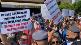 Beirut, proteste antigovernative davanti all’ambasciata francese