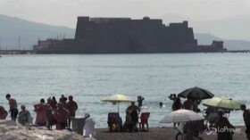 Napoli, spiagge libere pattugliate dalle sentinelle anti-Covid