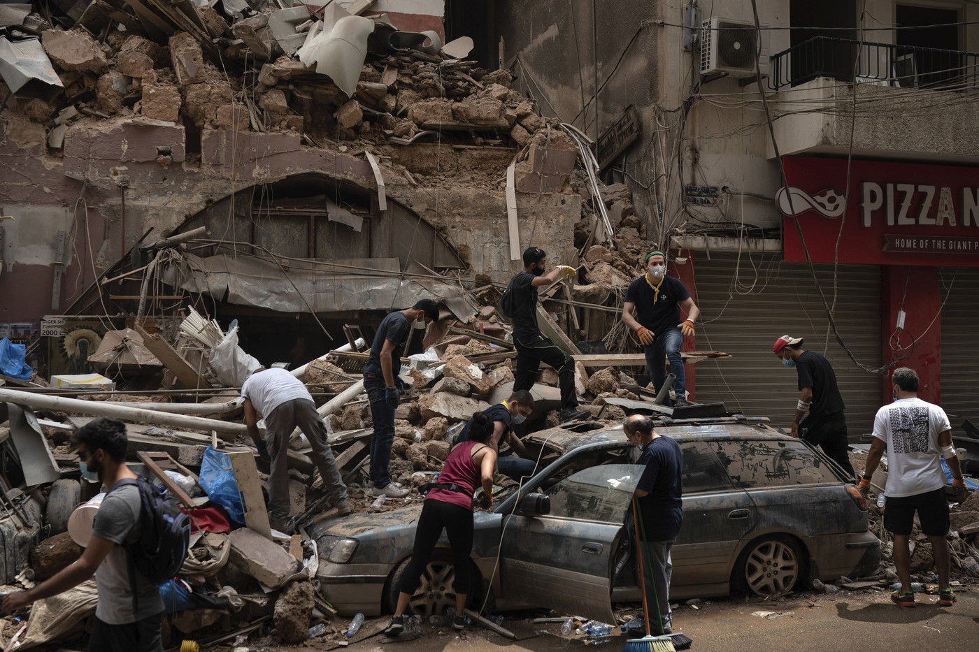 Esplosione Beirut, presidente Aoun: Possibili cause negligenza, missile o bomba