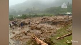 India: valanga di fango seppellisce 20 case, almeno 12 morti