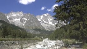 Ghiacciaio a rischio crollo, sindaco Courmayeur: “Ambienti alpini compromessi dai cambiamenti climatici”