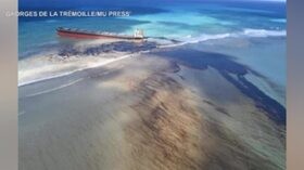 Mauritius, petroliera arenata: stato d’emergenza per ‘marea nera’