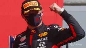 F1, Verstappen trionfa a Silverstone