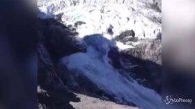 Svizzera: crollo sul ghiacciaio del Turtmann, il momento del distacco