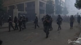 Beirut, nuovo giorno di scontri nella zona del Parlamento
