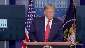 Spari fuori dalla Casa Bianca, Trump rientra e rassicura i giornalisti