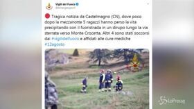 Auto fuori strada nel cuneese: morti 5 giovani