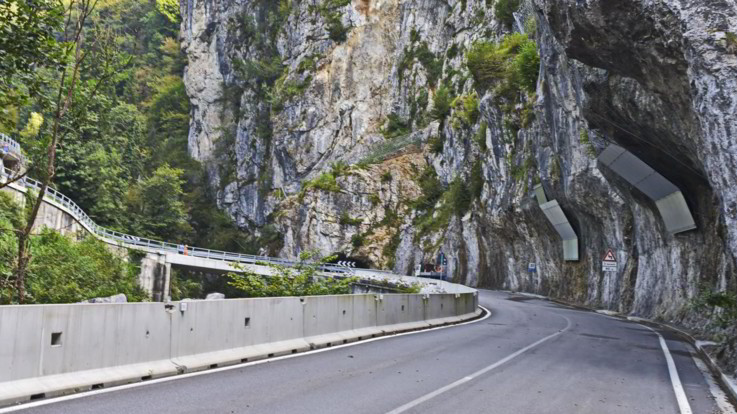 Sondrio, frana in Valtellina travolge un'auto: 3 morti