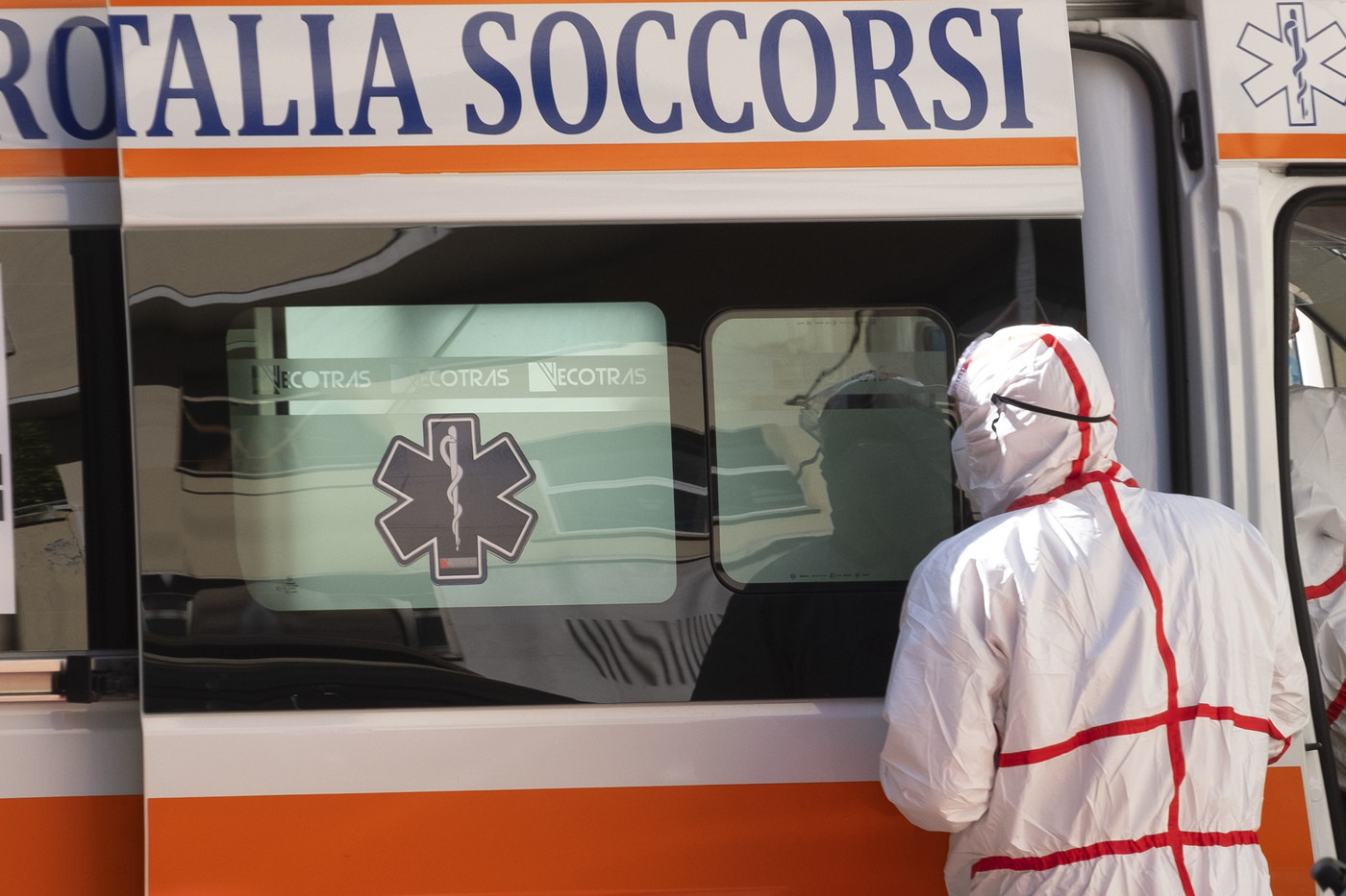 Roma, parte colpo accidentalmente: nonno ferisce alla testa nipote di 7 anni