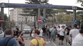 Napoli, Ferragosto in coda all’ASL per i cittadini rientrati dall’estero