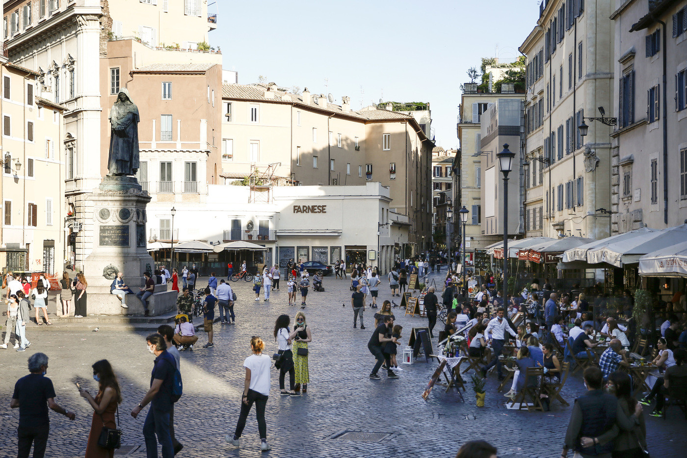 Torna a salire la curva dei contagi in Italia: 403 nuovi positivi e 5 decessi