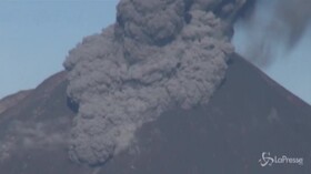 Indonesia, nuova eruzione del vulcano Sinabung