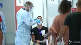Coronavirus, continuano all’aeroporto di Fiumicino i test per chi rientra dalle vacanze