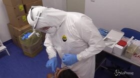 Covid-19, calano i contagi e i decessi in Italia