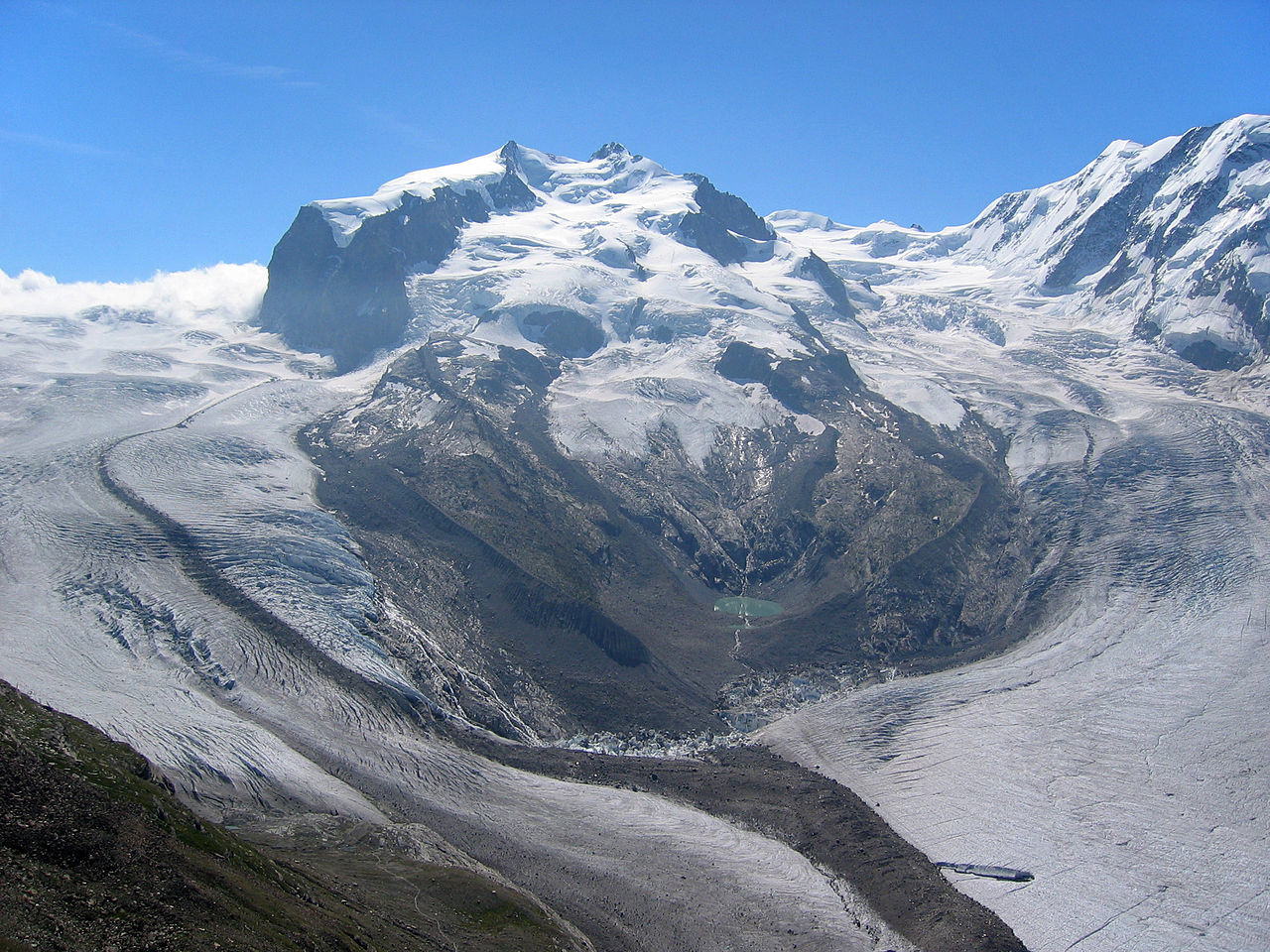 Due notti in crepaccio su Monte Rosa senza equipaggiamento: salvata escursionista