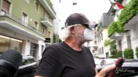 Flavio Briatore dimesso, l’arrivo a casa Santanchè per la quarantena: “Mi sento benissimo”