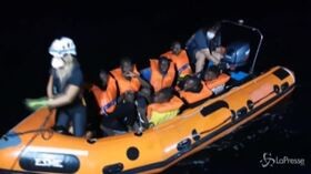 Nave finanziata da Banksy salva altri migranti nel Mediterraneo