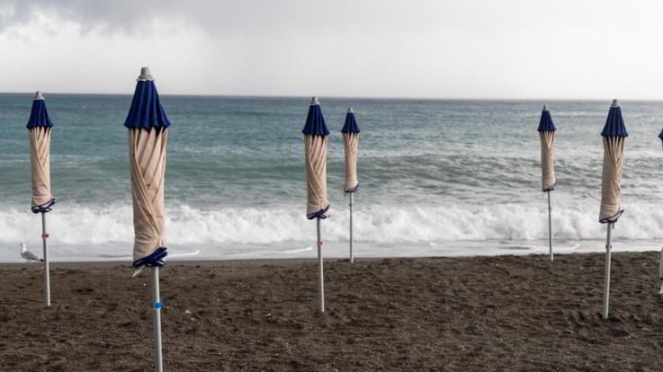 Marina di Massa, cade albero su campeggio: morte due sorelle di 2 e 14 anni