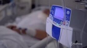 Calano lievemente i contagi, record di tamponi