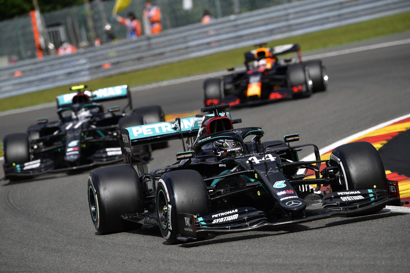 Gp Belgio, trionfo Hamilton su Bottas e Verstappen. Ferrari fuori dalla zona punti