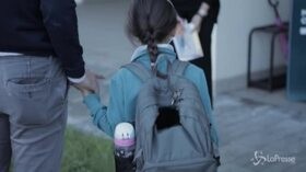 Scuola: suona la prima campanella, a Torino gli studenti tornano in classe